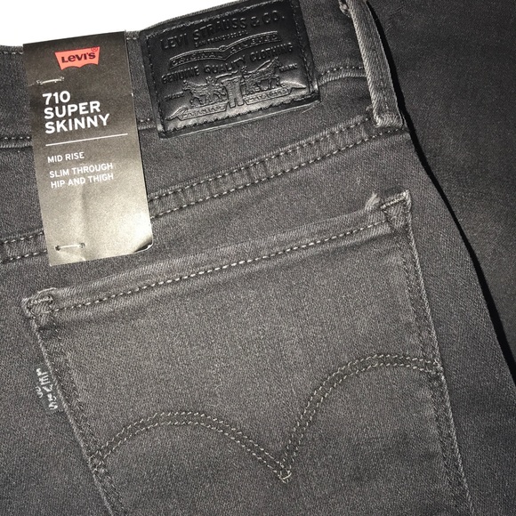 Super sass metal studded Levi’s skinny jeans - Picture 6 of 8